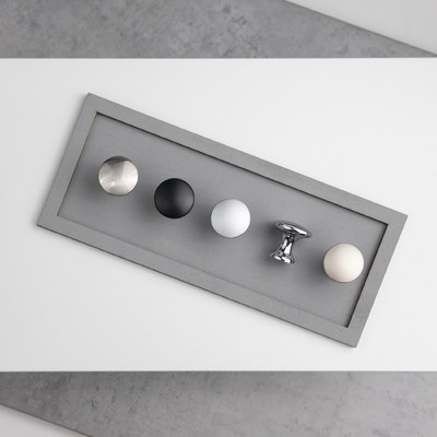 Ручка мебельная кнопка мет. ONLY хром матовый AKS 87935