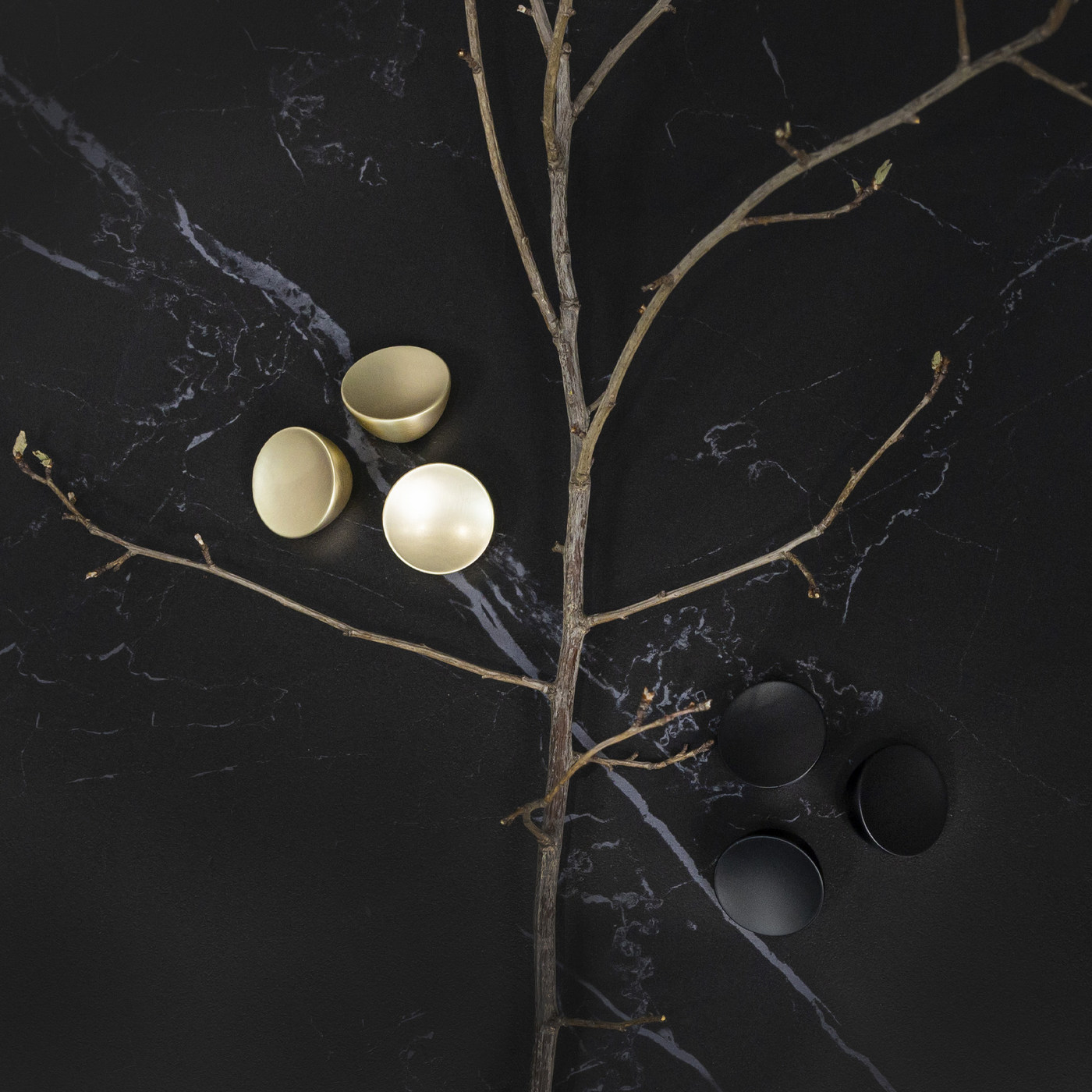 Ручка мебельная кнопка мет. PINA черный матовый AKS 104232