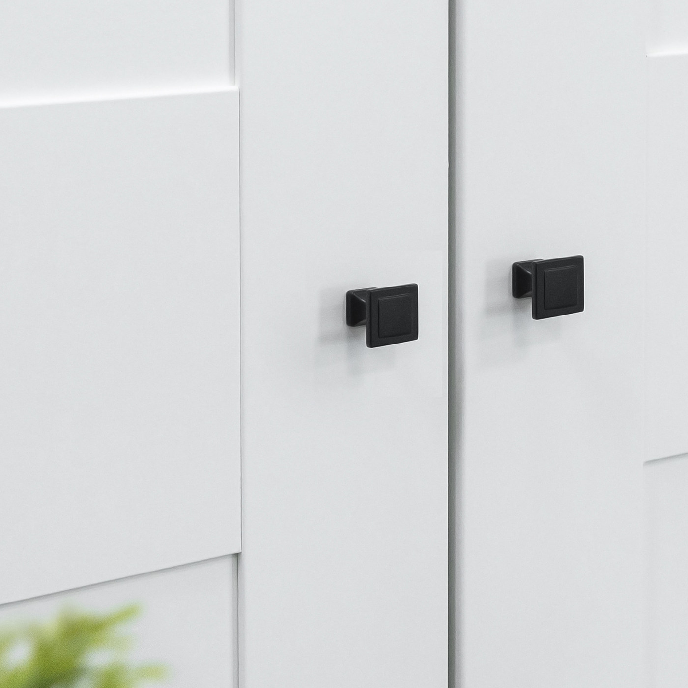 Ручка мебельная кнопка мет. SQUARE черный матовый AKS 95686