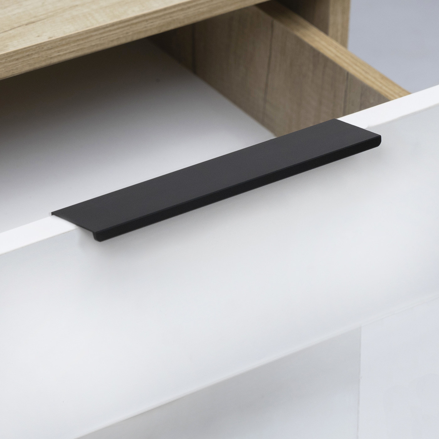 Ручка мебельная наклданая алюм. INSIDE-128 черный матовый AKS 103647