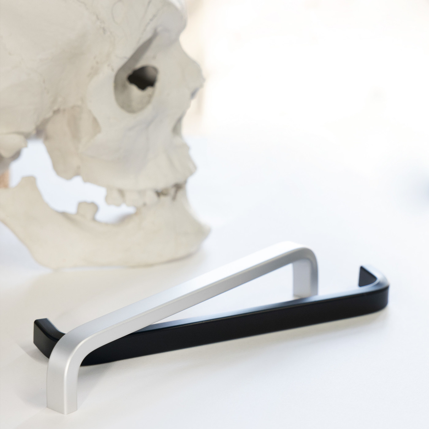 Ручка мебельная скоба алюм. STRIPS 160/167 черный матовый AKS 89398