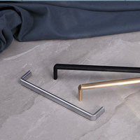 Ручка мебельная скоба мет. WINDSOR 160 хром матовый AKS 82371